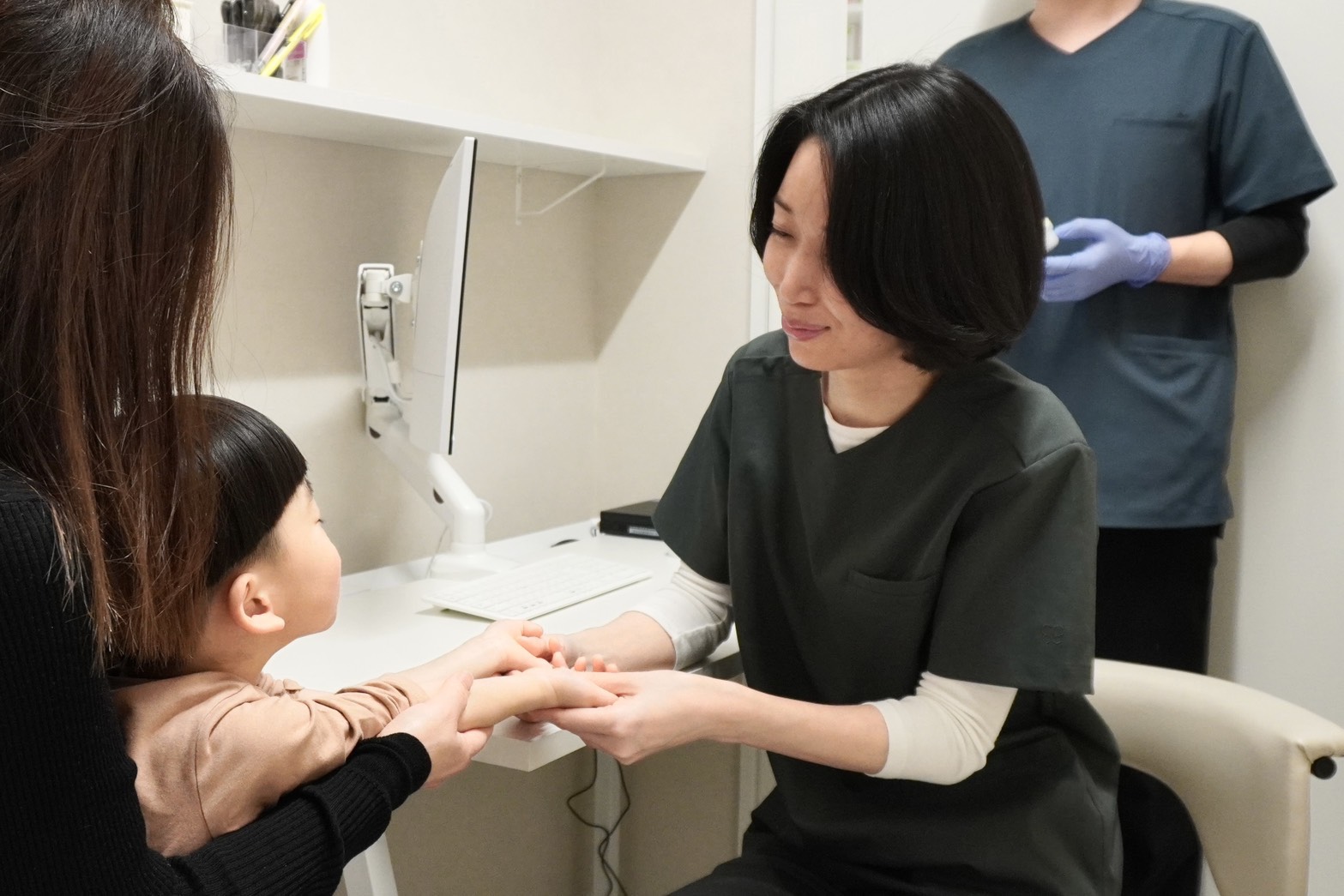 写真_院長の診察風景
