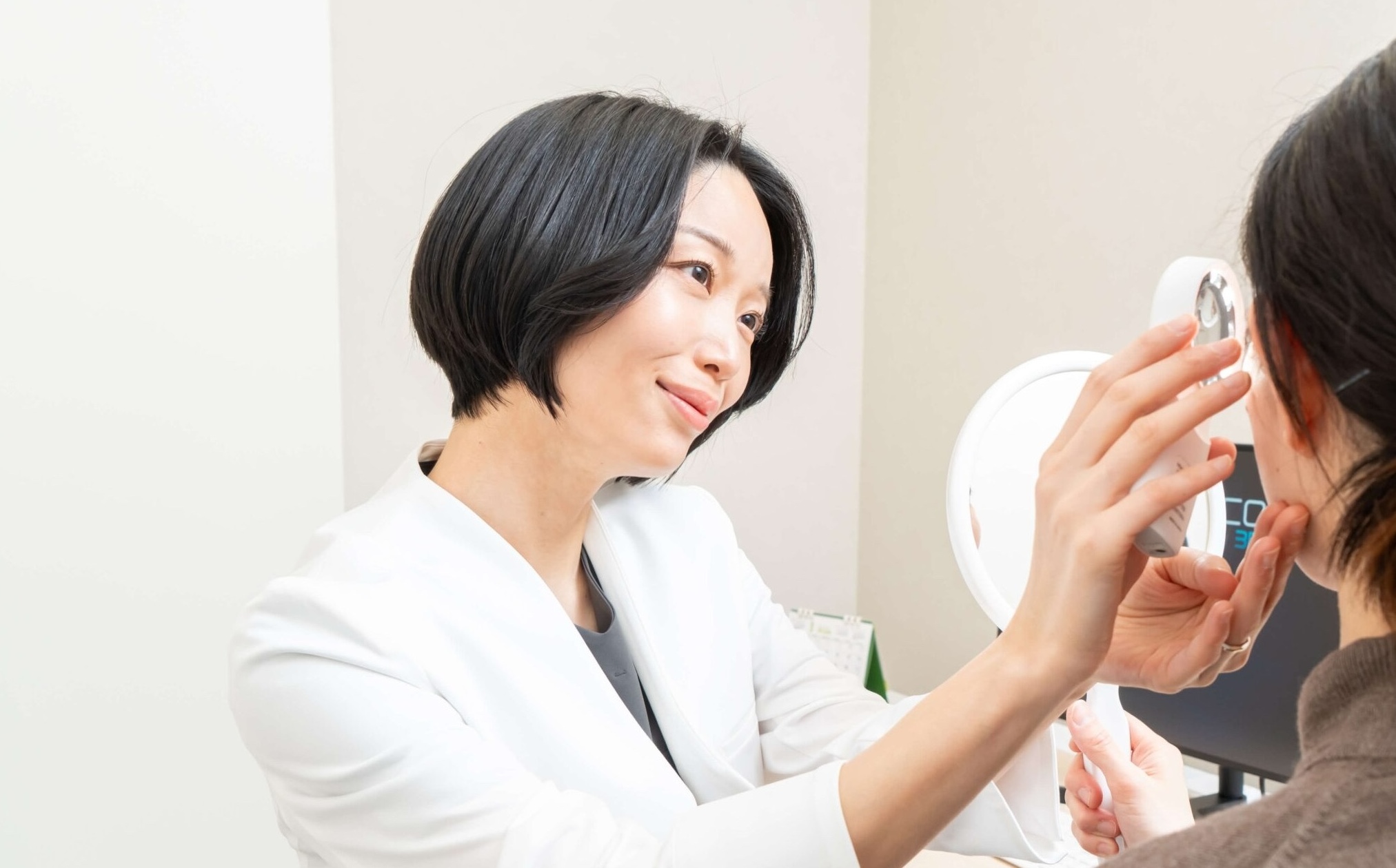 写真_院長の診察風景